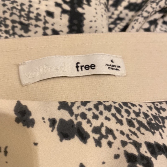 Aritzia Wilfred Kyra sneakprint midi skirt Size 4 . Very good condition - Picture 6 of 13